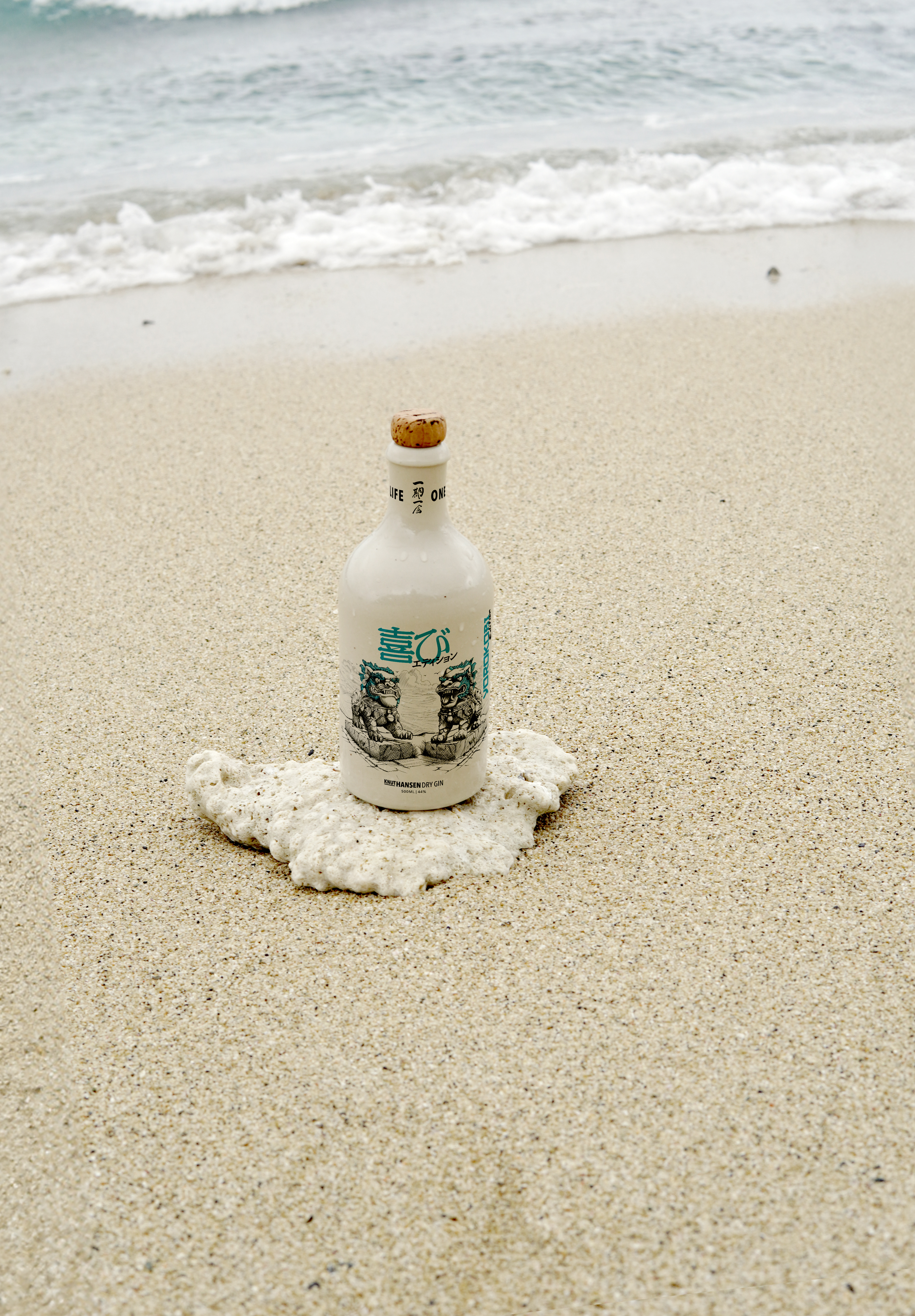 KNUT HANSEN YOROKOBI Edition am Strand