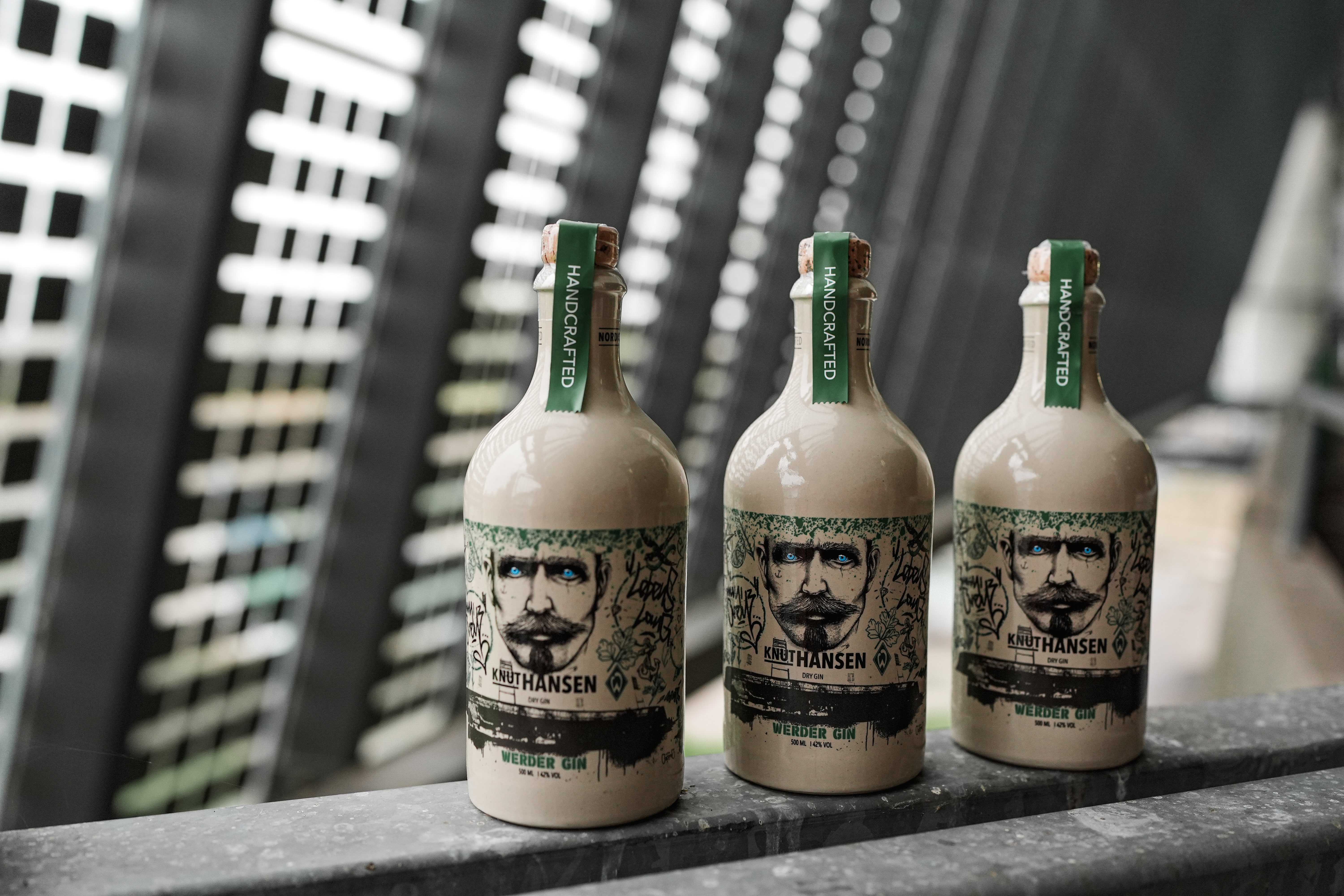 KNUT HANSEN Dry Gin Werder Bremen® Edition 0,5l im Stadion