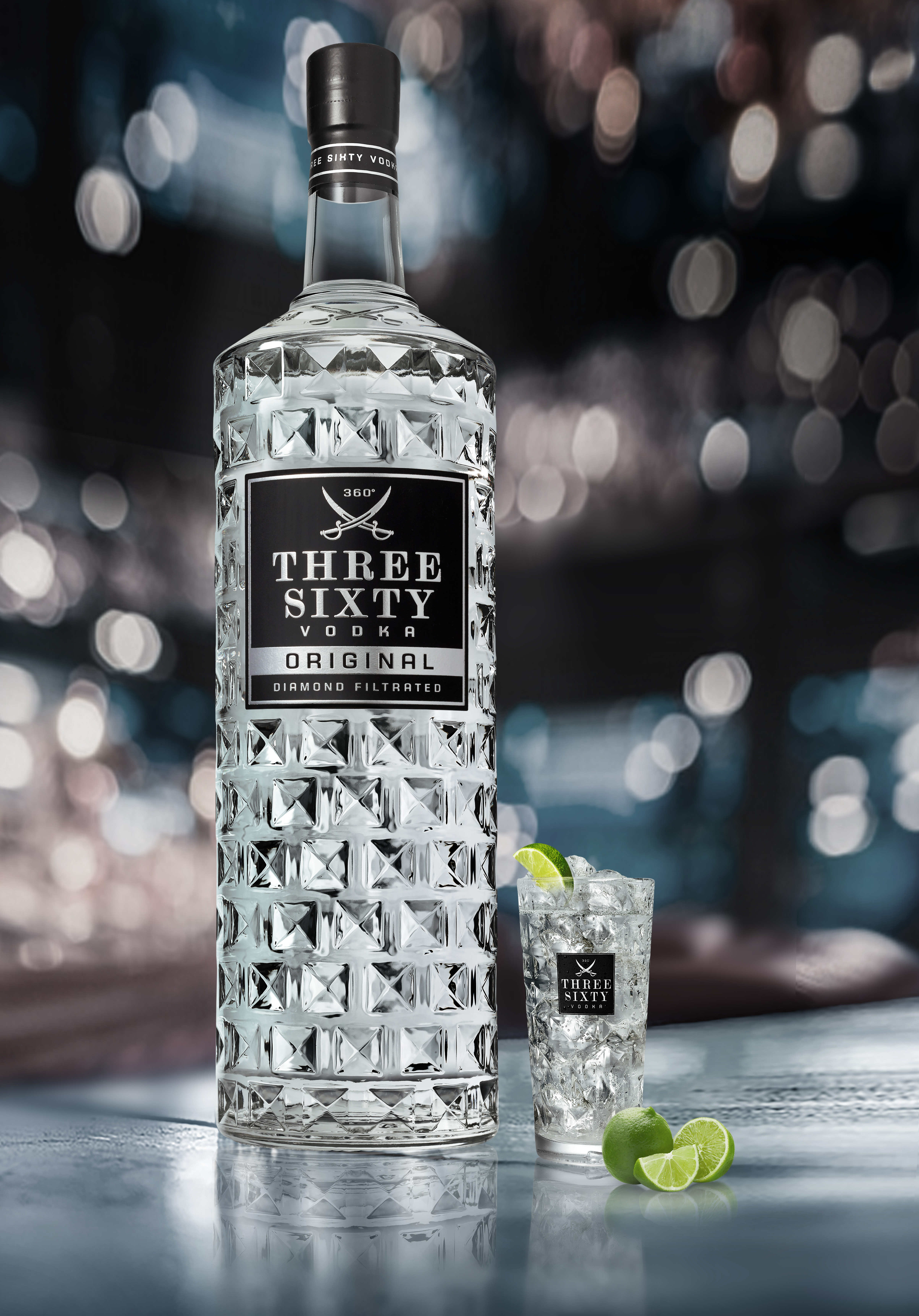 Three Sixty Vodka 6,0l neben einem Glas
